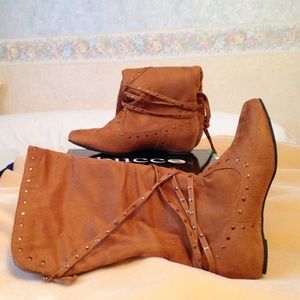 NWT faux suede cowboy boots size 6.5